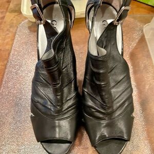 GUESS Elegant Black Leather Women's Shoes